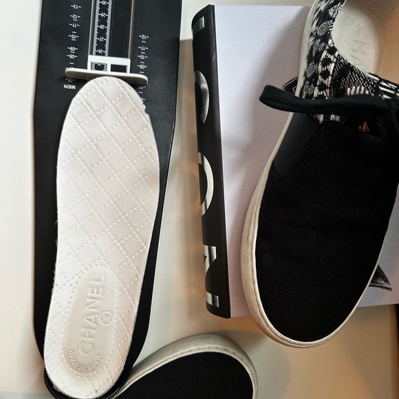 Chanel 18c canvas sneakers size 36.5. - Picture 4 of 7
